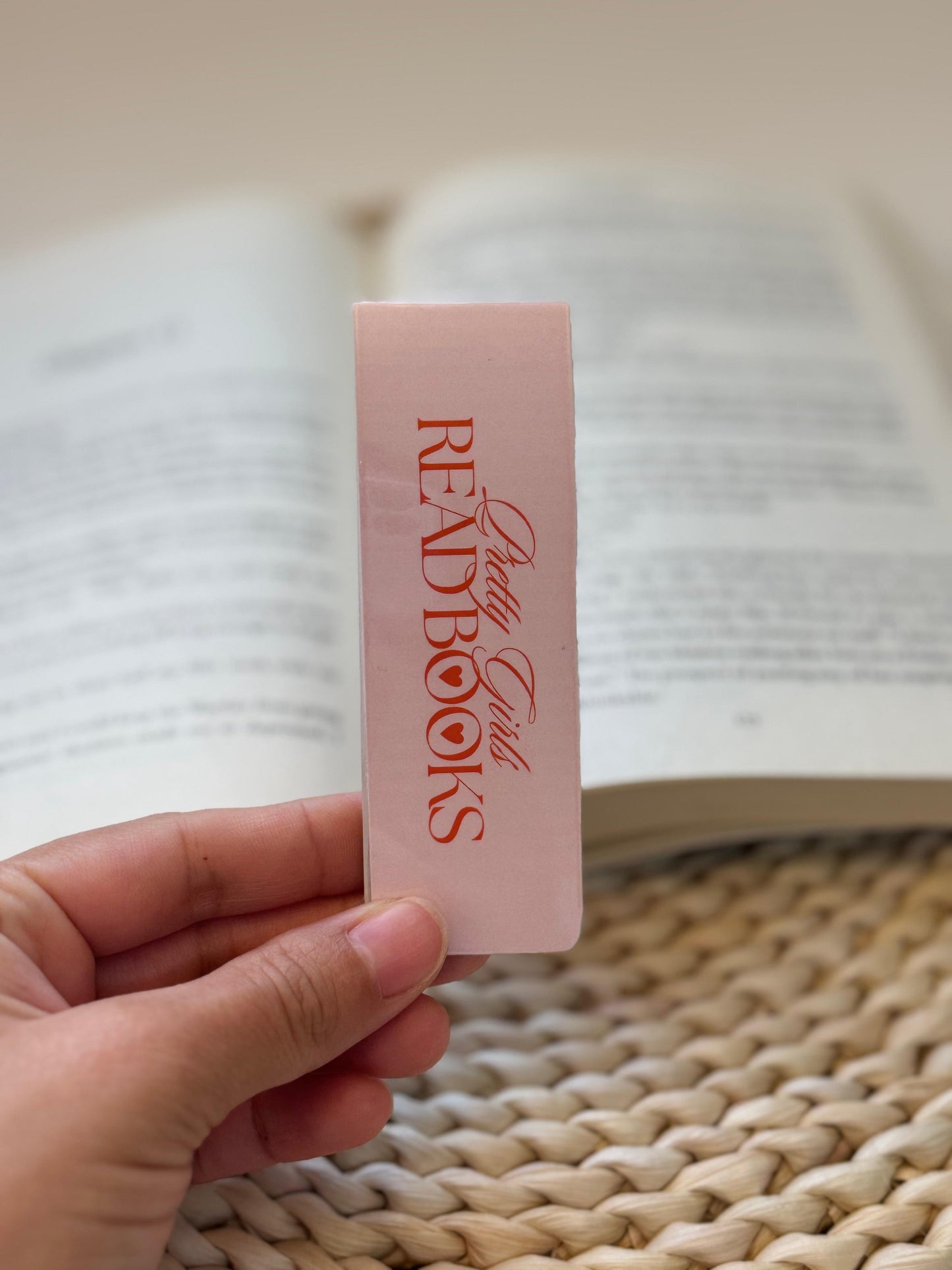 Pretty Girls Read Books