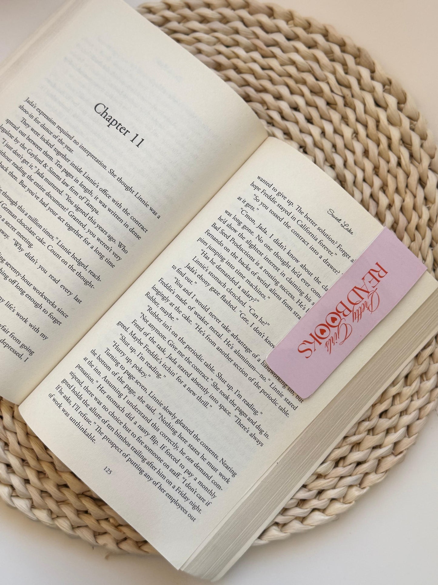 Pretty Girls Read Books