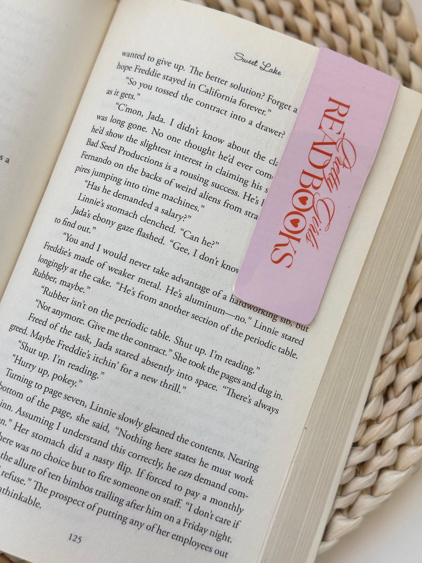 Pretty Girls Read Books