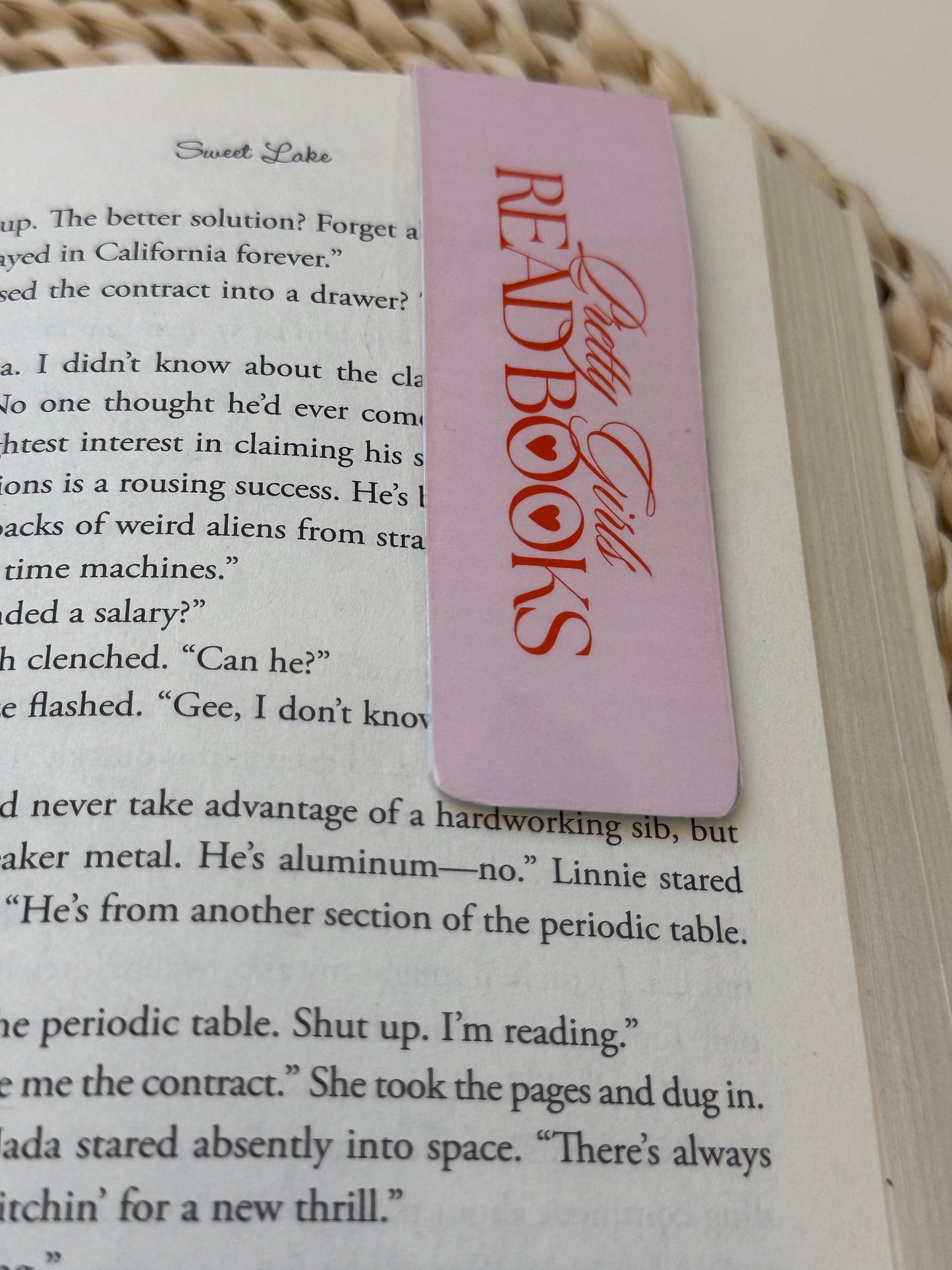 Pretty Girls Read Books